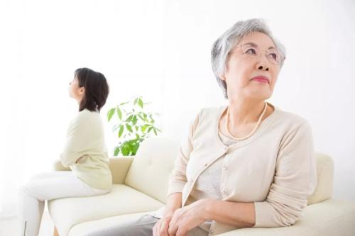 怀孕三胎被婆婆气哭了,我怀孕被婆婆气的肚子疼