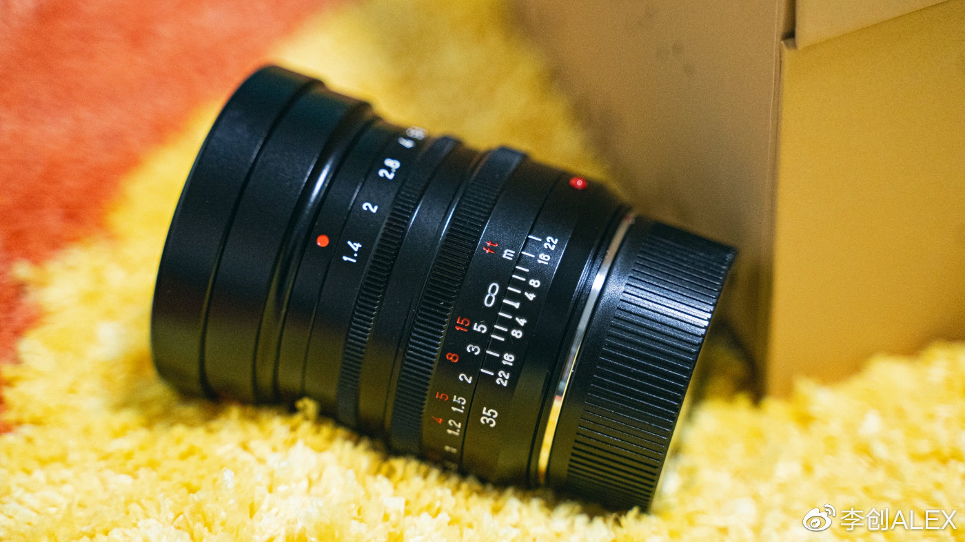 七工匠50mmf1.8镜头与55mmf1.05的区别,不到三千的旗舰机