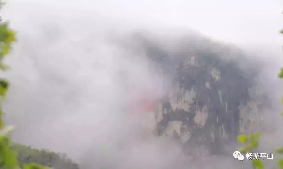 暮春之雨潇潇落，仙山云雾缥缈间~