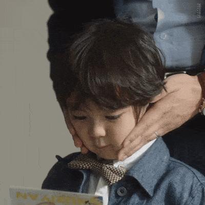 顾佳戴的白金项链,顾佳的手镯多少钱