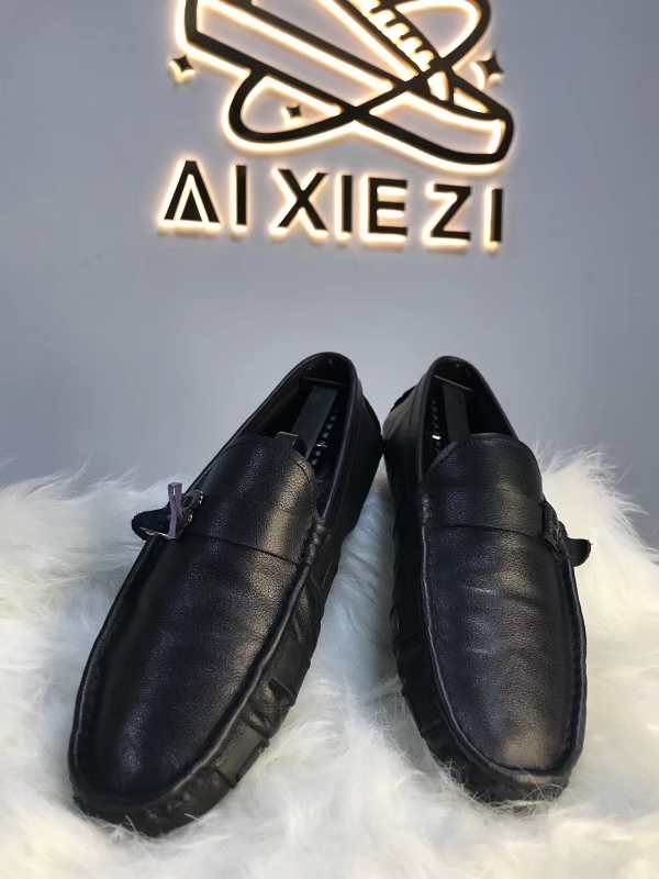 农村小伙创业经营洗鞋店，年营业额竟达50万，创业经验分享给你