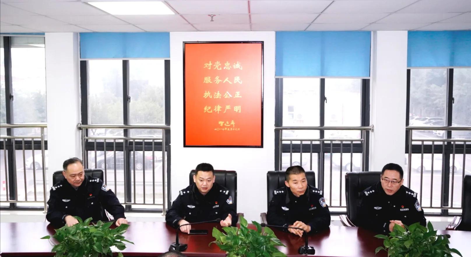 爱心企业送清凉慰问交警暖人心,爱心企业送温暖慰问一线交警