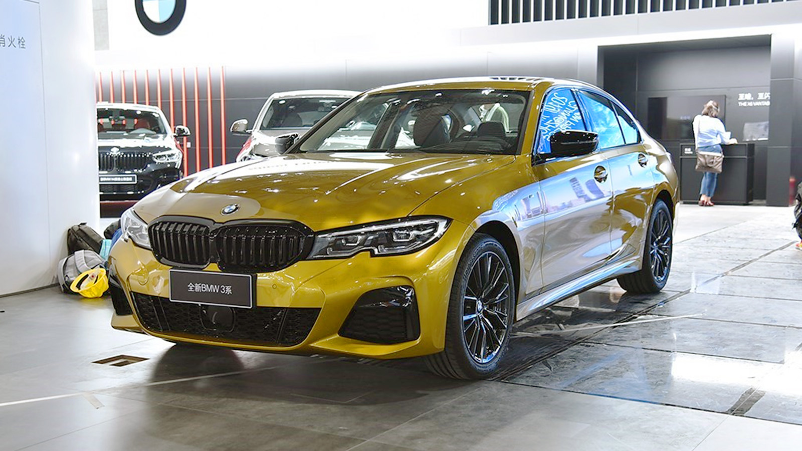 宝马330iM对比奔驰AMGA35L同价位/国产/性能/小弟车如何选?