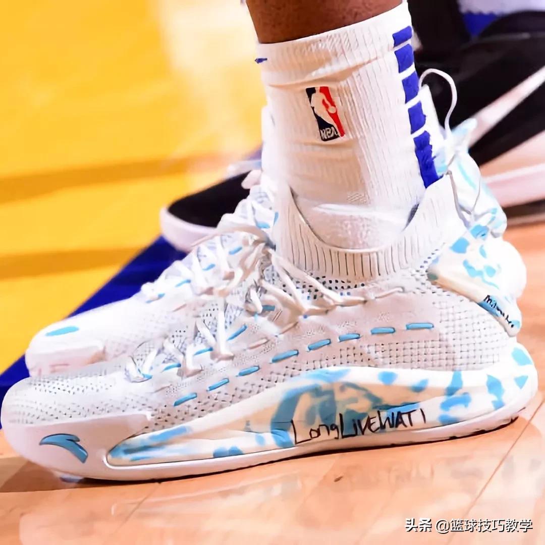 克莱汤普森回归首秀穿什么鞋 (克莱汤普森复出首秀什么鞋)