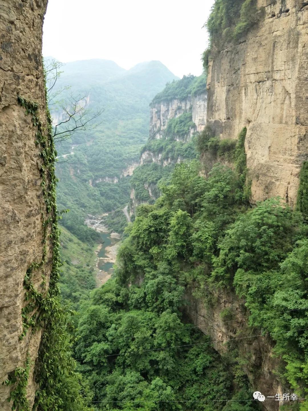 一川碧水,一川碧水一重山