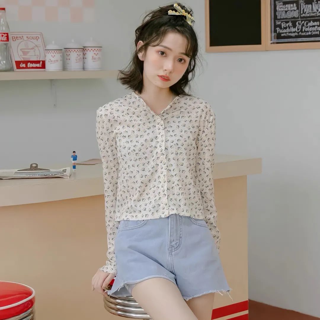 学生党适合在校服里穿的衬衫,适合学生党穿在校服里的衬衫