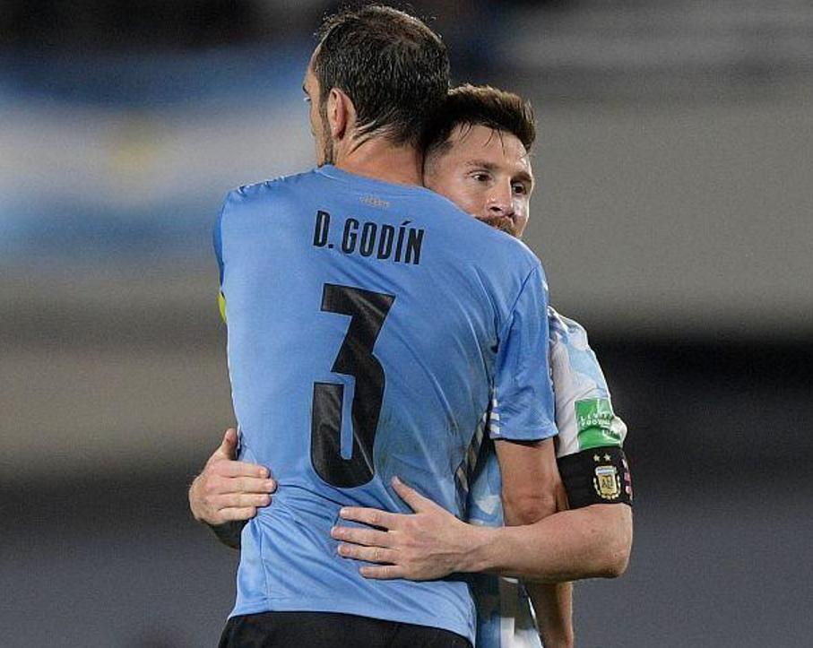 梅西又是全场最佳!诡异破门创纪录,本不想进球:队友和门将帮忙