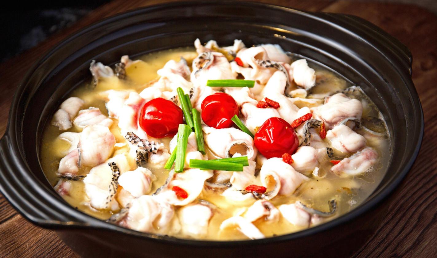 清汤黑鱼火锅的正宗做法教程,黑鱼片的家常做法简单又好吃