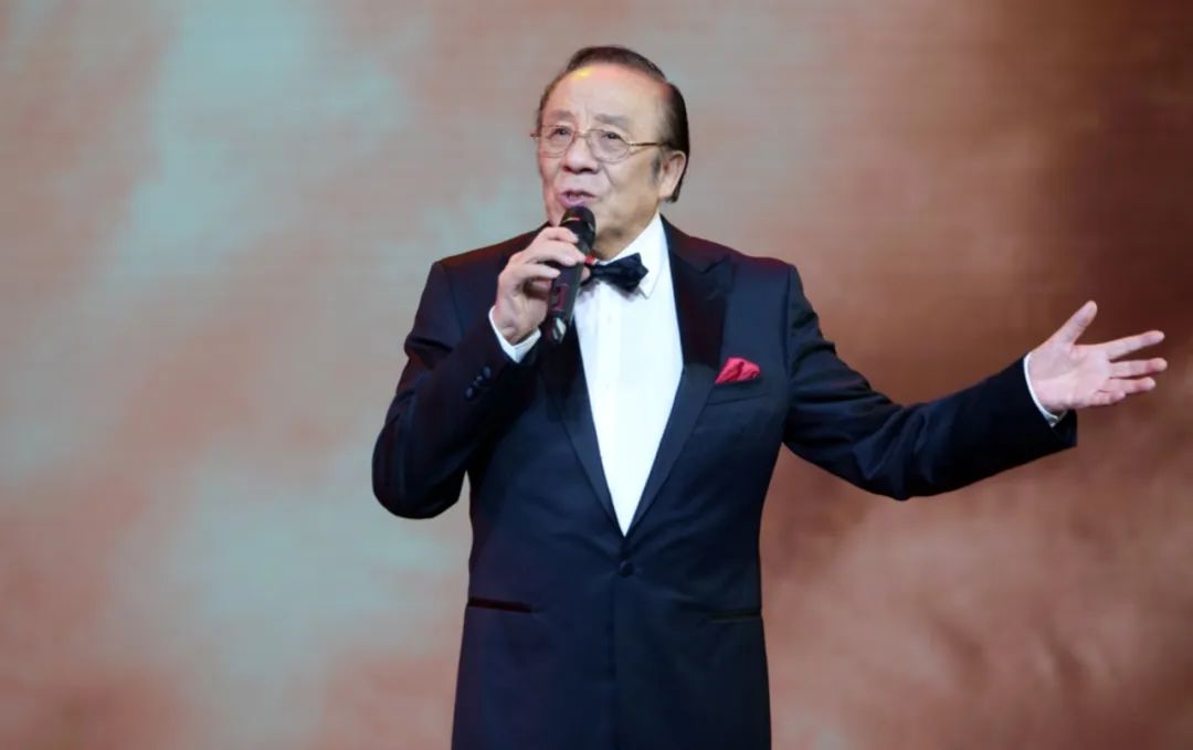 德艺双馨的老艺术家杨洪基,著名歌唱家杨洪基个人简介