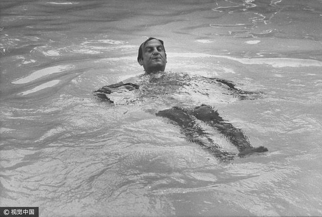 从移民之子到美国英雄,执掌福特功高震主被扫地,老婆一句话翻盘