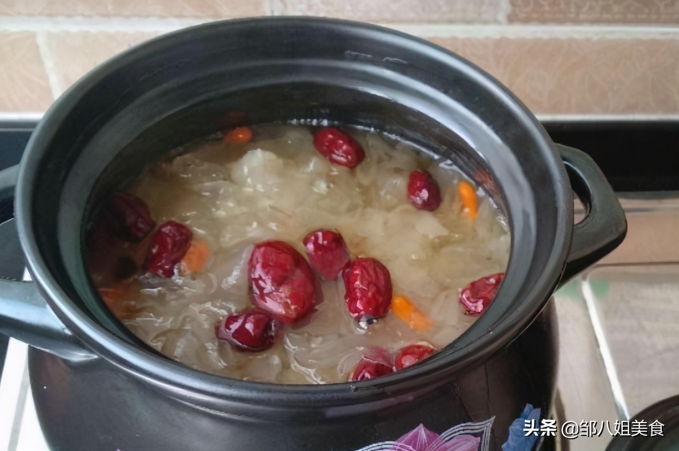 煮银耳汤提前一晚泡发怎么样,煮银耳要什么时候加西米