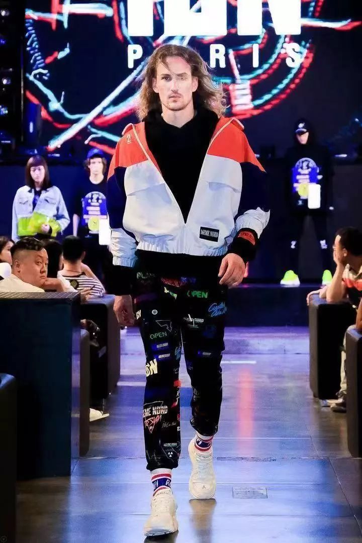 觉得太平鸟、GXG、卡宾不够潮？这个潮流男装可能正对你胃口！