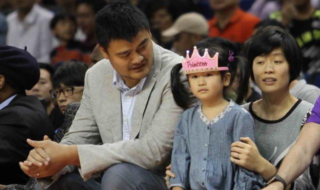 叶莉与姚明是如何走到一起的,叶莉和姚明相差几岁