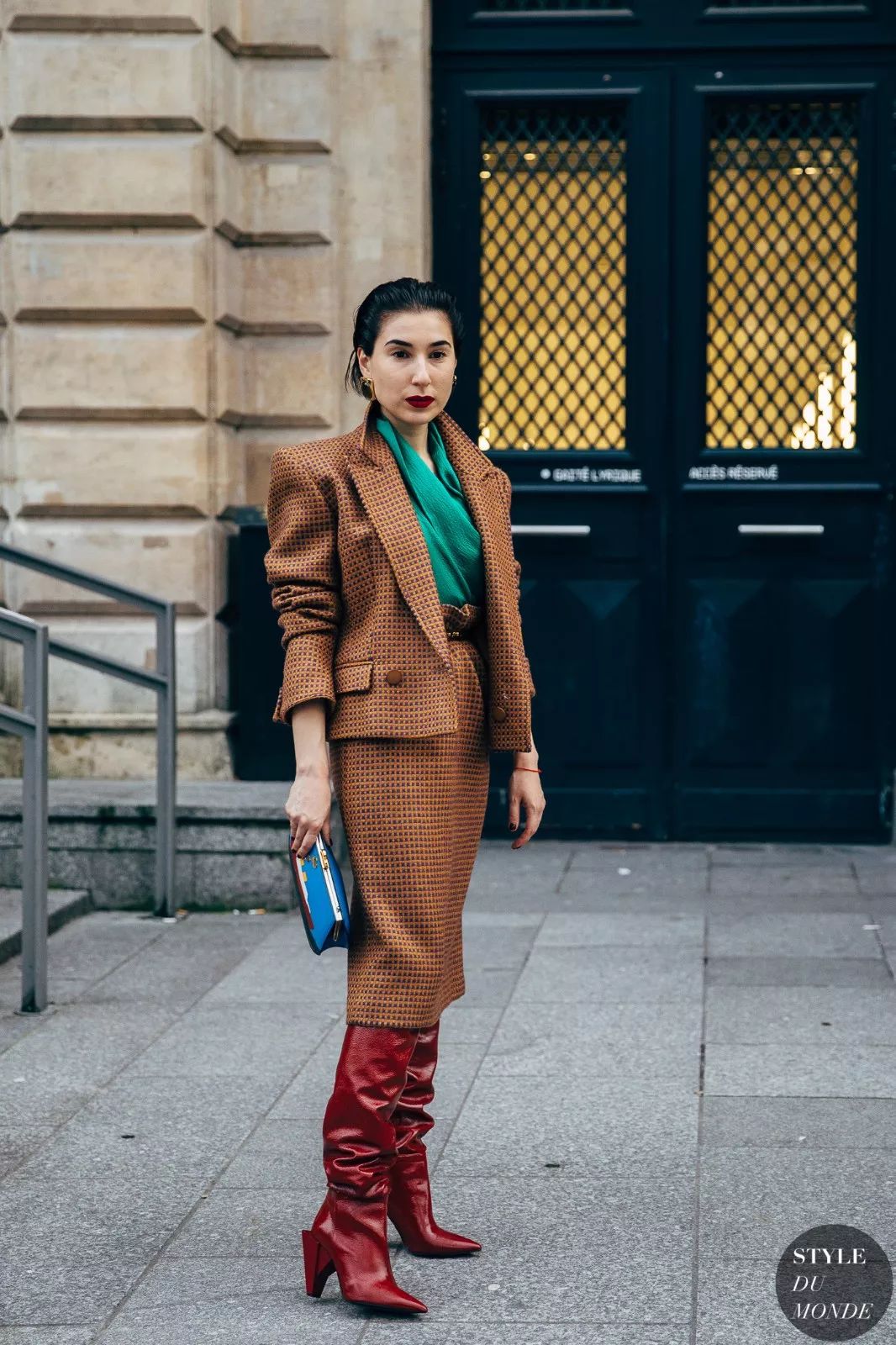 穿上长筒靴，拥有逆天长腿的同时还可以跟秋裤saybyebye