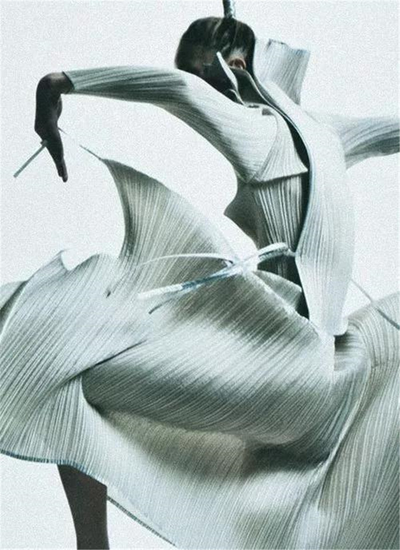 三宅一生褶皱外搭,三宅一生的褶皱艺术