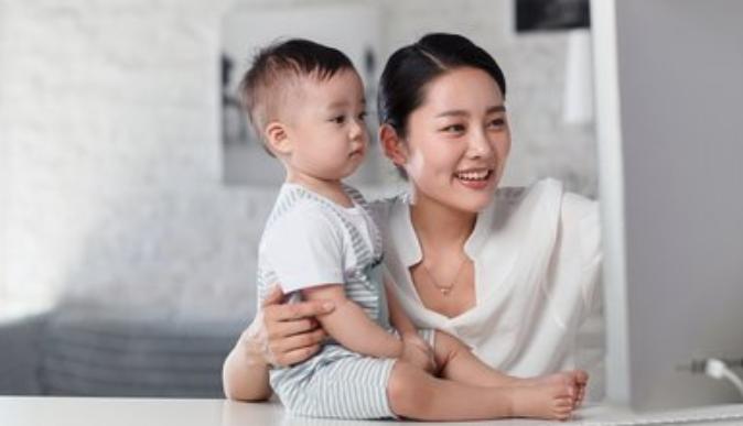 六个月婴儿脊椎变形视频,4个半月婴儿的脊椎