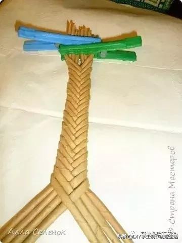 旧报纸变废为宝手工编织收纳筐,旧报纸制作简易的收纳筐