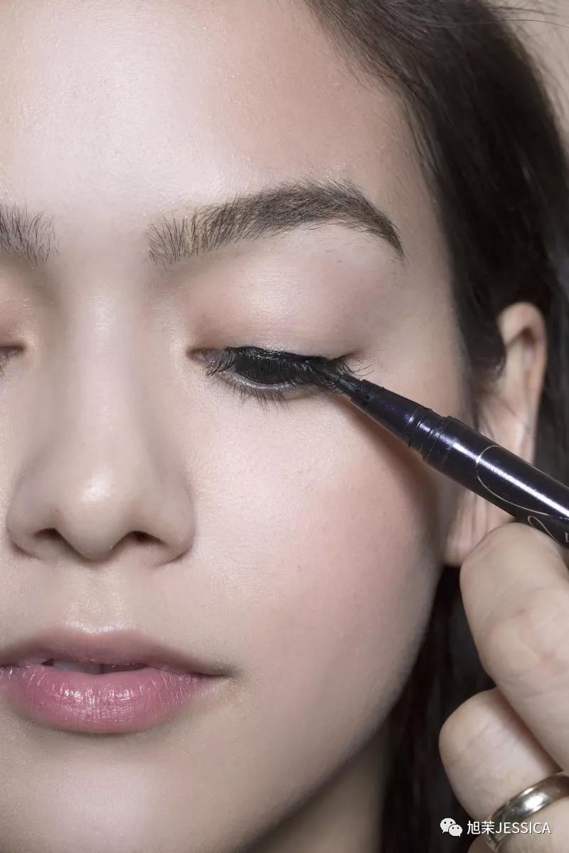 眉眼距小眼角向上如何画眼妆,杏圆眼怎么化中性妆