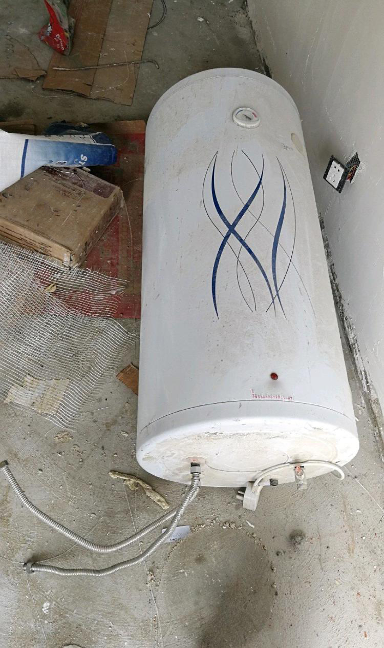 开发商送的太阳能坏了谁负责,开发商送的热水器都是次品吗