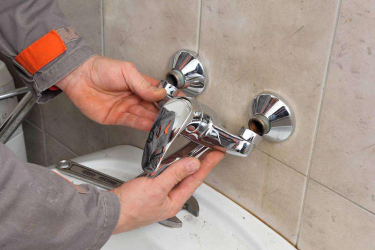 水龙头出水不均匀解决小妙招,家用水龙头滴水的解决办法