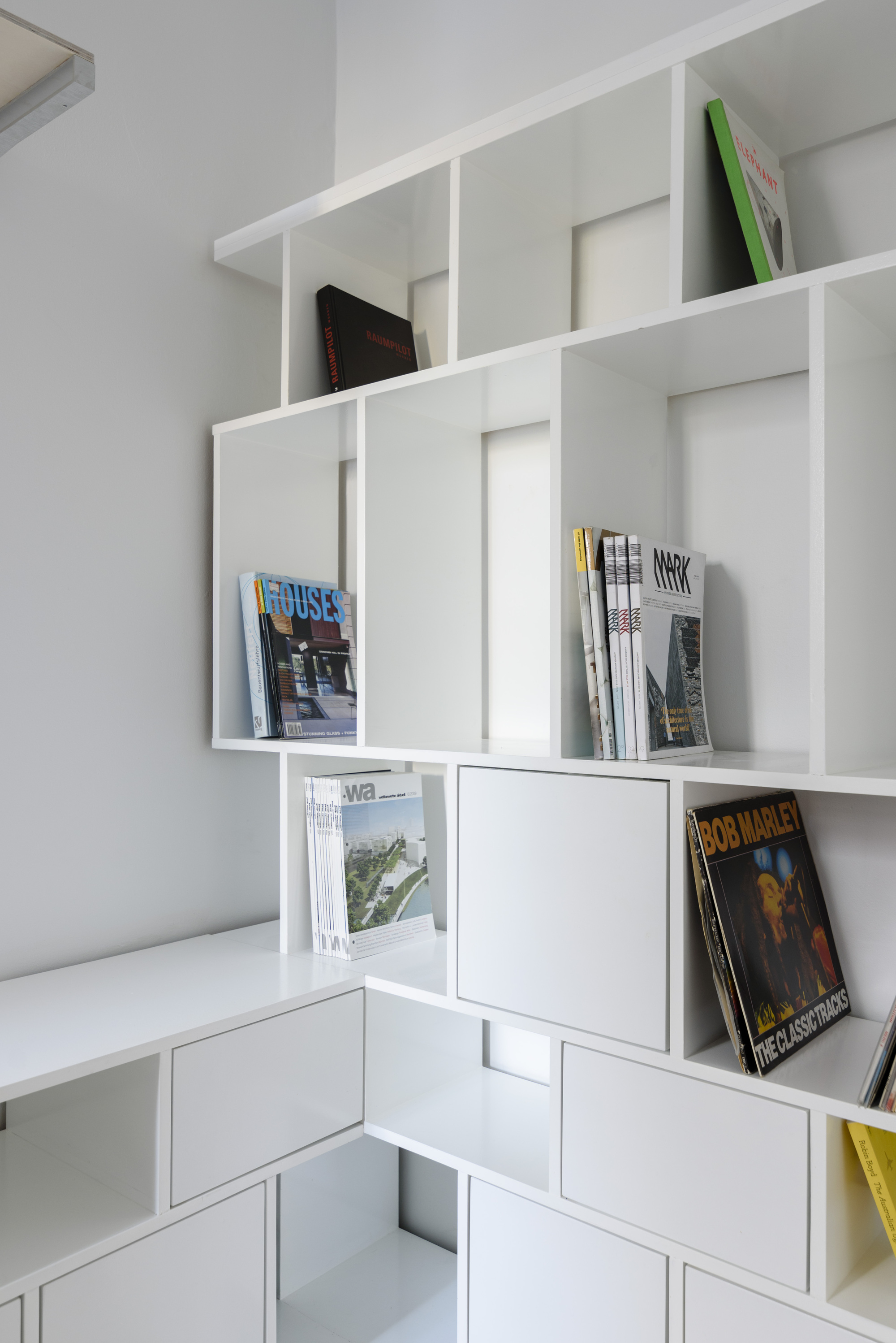 直线型台灯,线性灯光房间