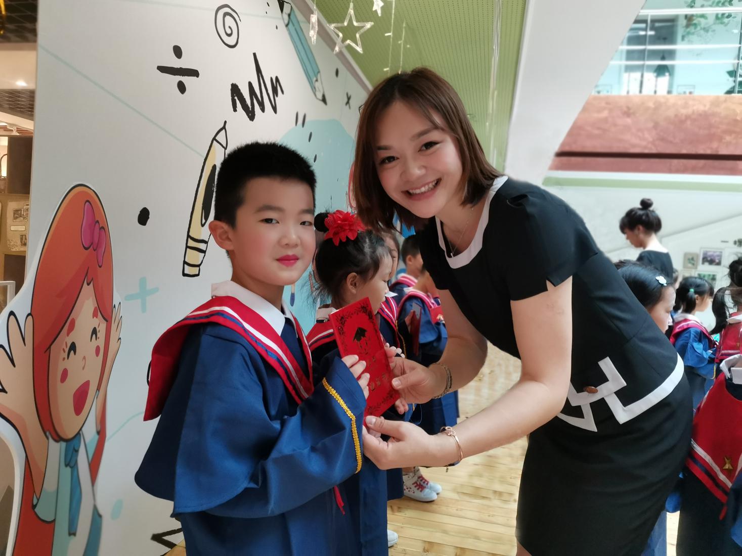 读书｜老少咸宜的韩诗：看幼儿园园长如何把《锅盖面》教给萌娃