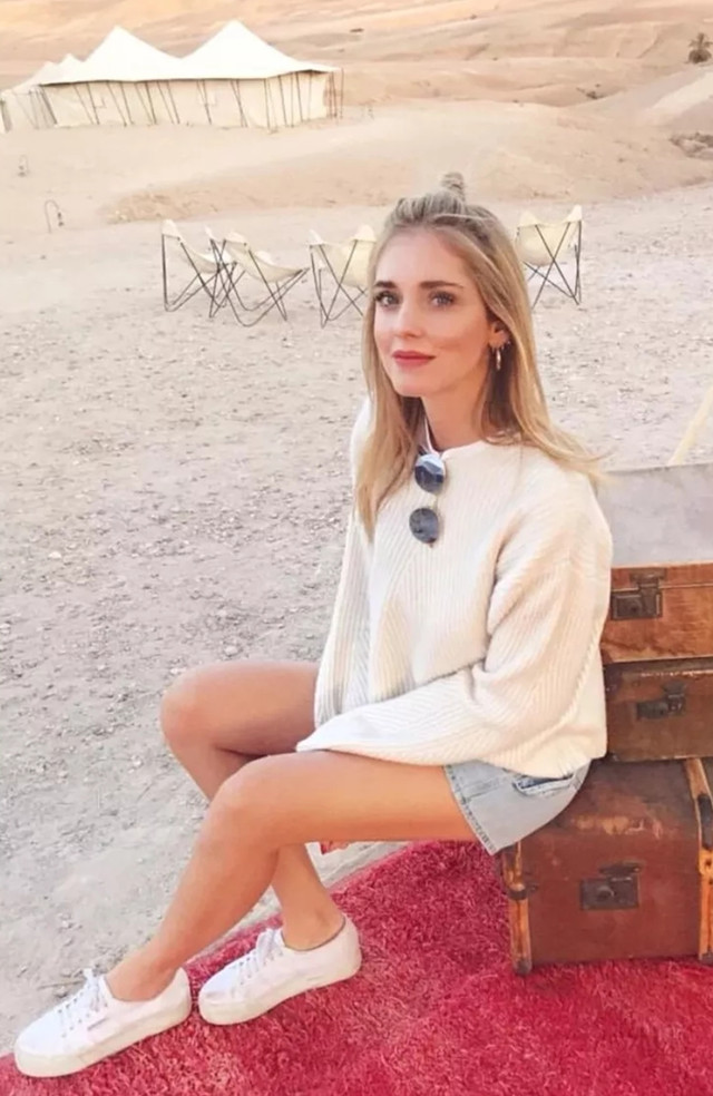 帆布鞋百搭是哪种颜色,帆布鞋经典百搭款