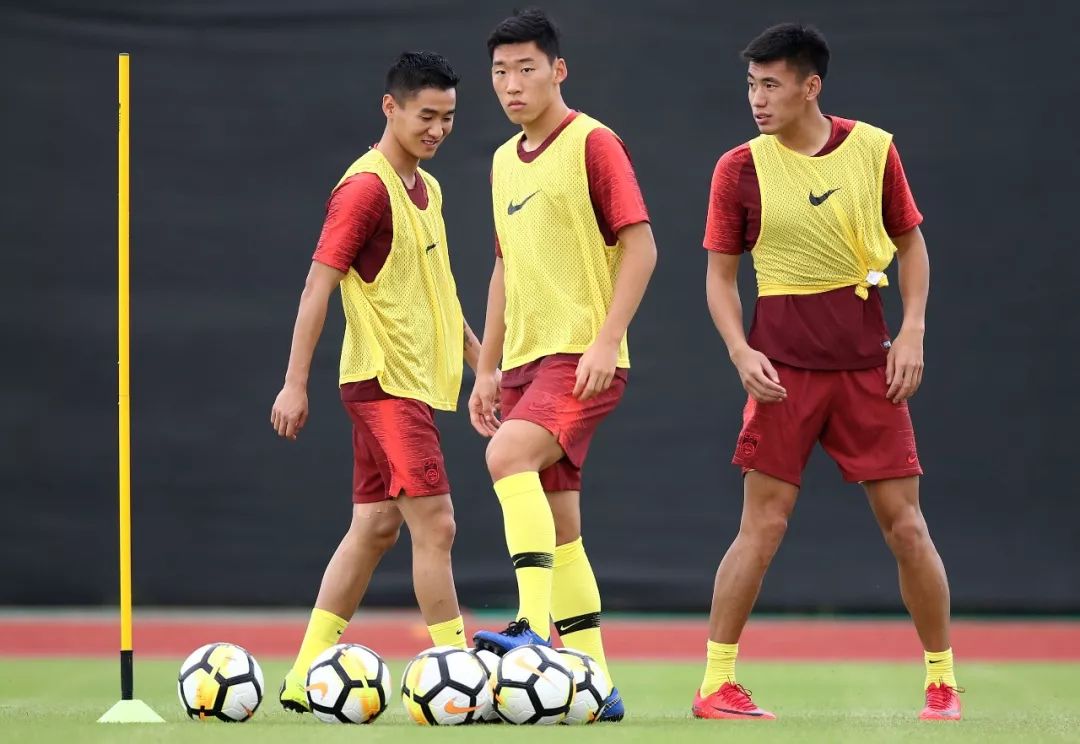 国足海口集结备战12强赛,国足海口比赛首发