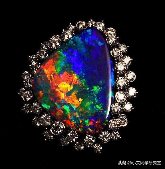 宝石除了能制作首饰还能用来干嘛,宝石的特点有哪些