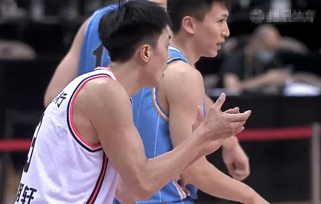 正负值-10+关键犯规！北京冠军后卫不堪大用，球迷吐槽不能续约