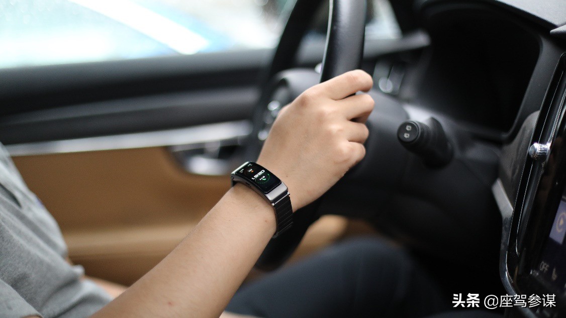 开车来电秒接听“腕上蓝牙耳机”华为手环B6今日开售