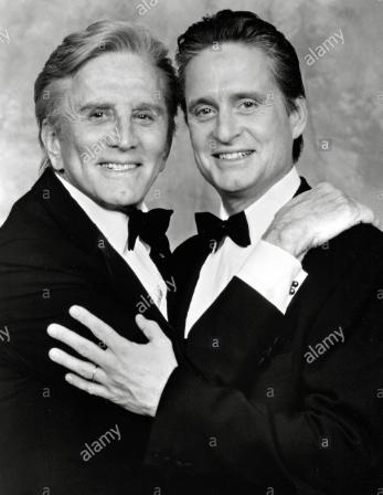 媳妇儿永远是父子关系中的润滑剂，老道格拉斯教导夫妻相处之道