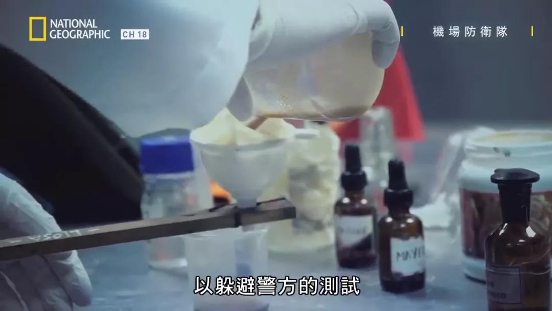 女子去马德里度假，行李箱居然是*品毒**做的？