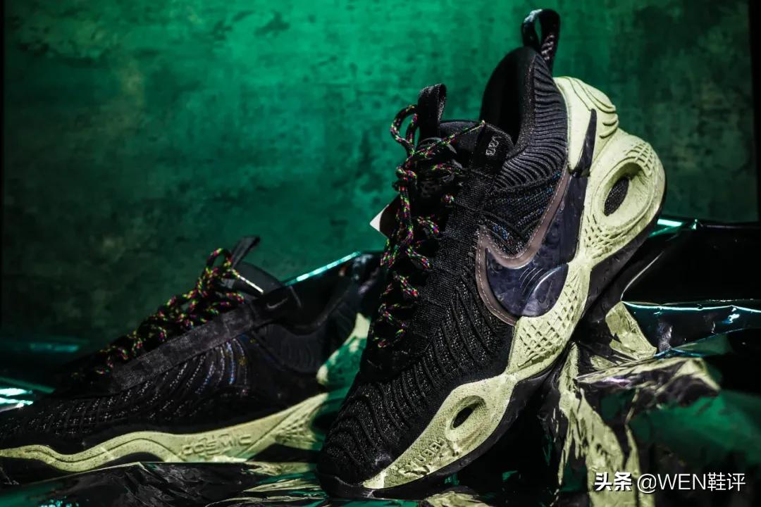 一双绿色的nike跑鞋,nike垃圾环保鞋2代尺码