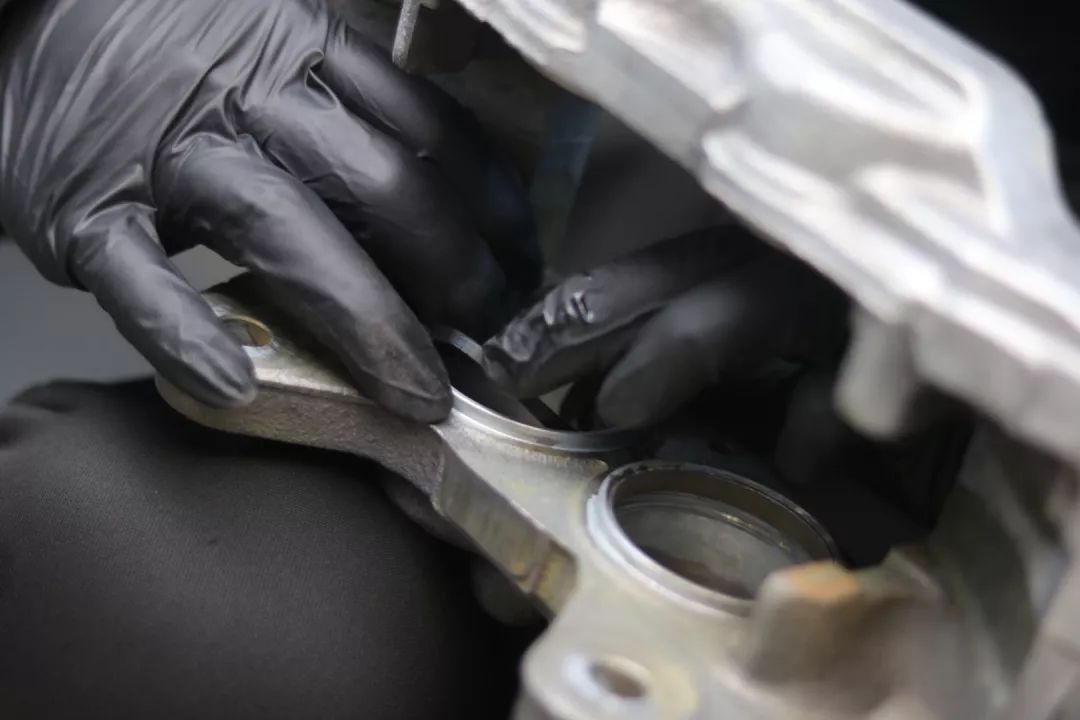 怪兽修车：翻新“残损不堪”的二手霸道LC150，满血复活变新车