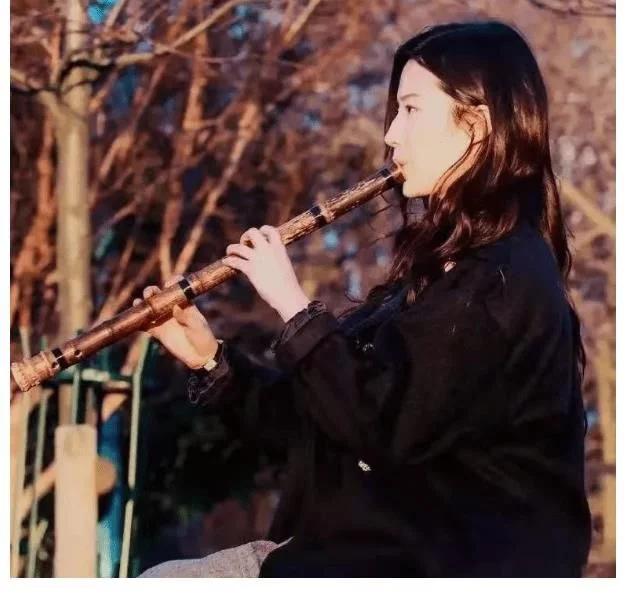 刘亦菲吹笛子的照片高清,刘亦菲吹笛子哪部戏