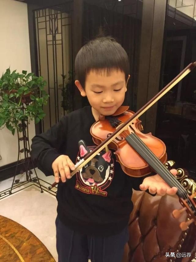 王宝强大儿子最新照片,王宝强与儿子近照曝光