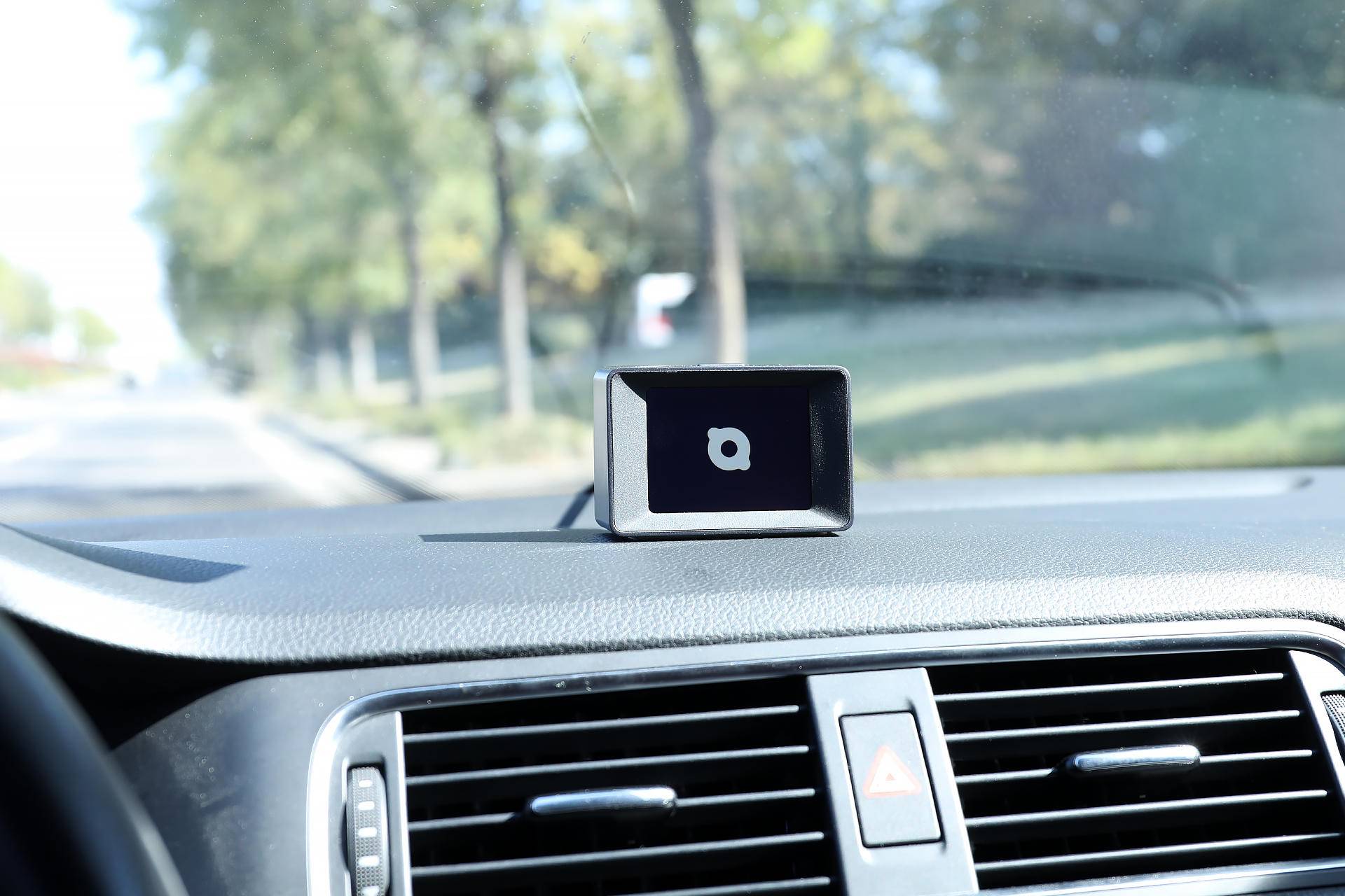 还有这等好事？花行车记录仪的钱体验豪车标配的高级驾驶辅助