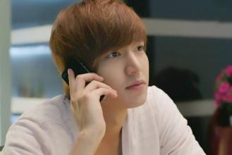 宋慧乔被传离婚后首次现身机场，左手无名指不见婚戒，坐实传闻！