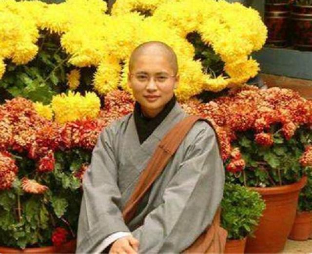 广东三姐妹出家传奇,广东两姐妹一起出家削发为尼