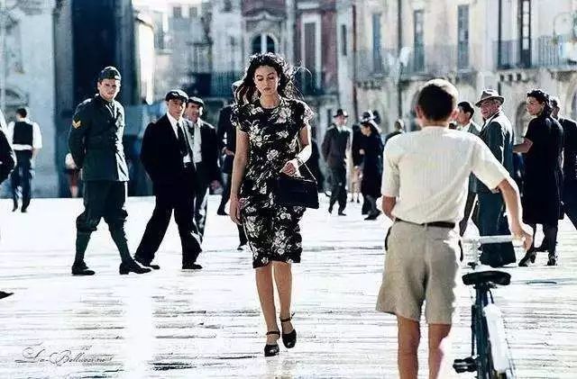 豆瓣评分8.8,《西西里的美丽传说》是人性的一面镜子