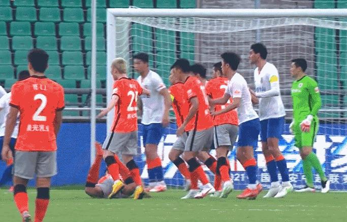 张雷争议判罚视频,张雷中甲争议判罚