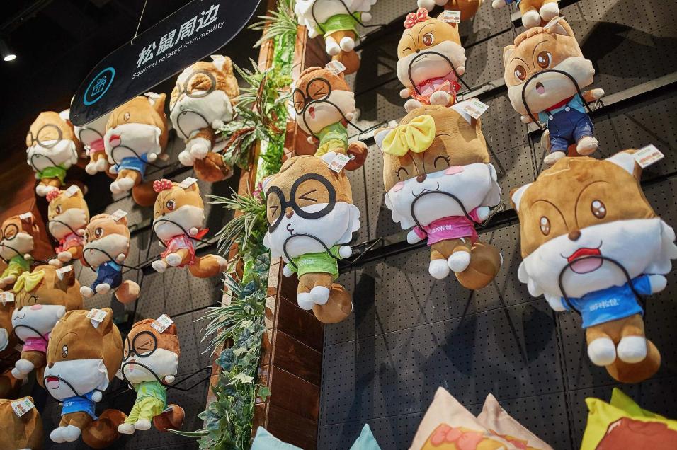 三只松鼠坚果榜单,三只松鼠遥遥领先