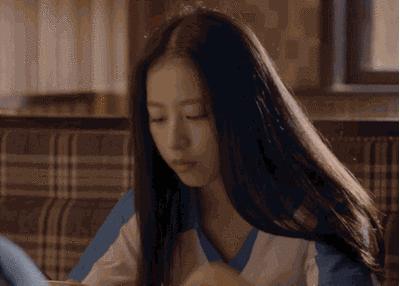 冬季穿一身白超时髦，和周雨彤学习白色服饰搭配，清纯又显白