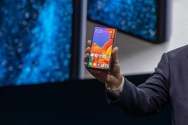 华为折叠屏手机matex要不要贴膜,华为折叠屏手机matex5g版