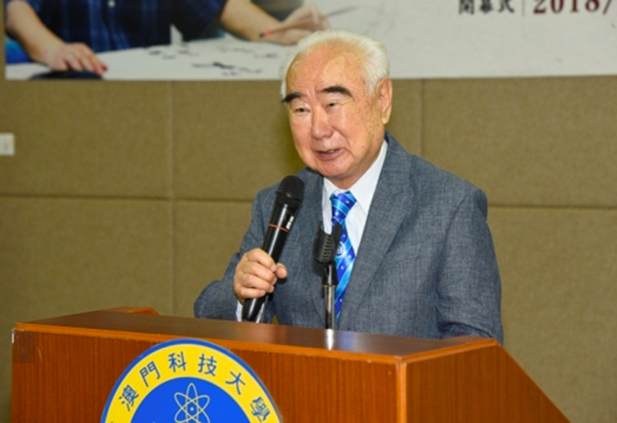 程祥徽语言立论诗文言情