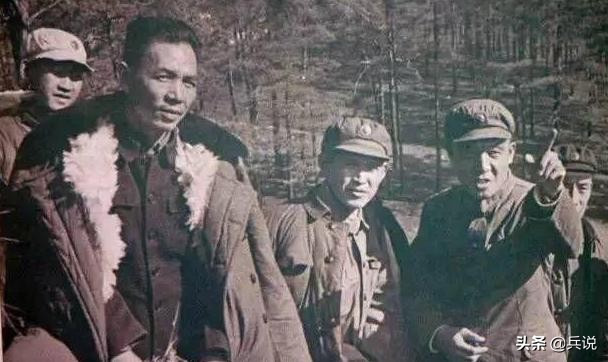 1962年攻下印军仓库,战士穿印度军装,吃印度罐头,猛追逃敌