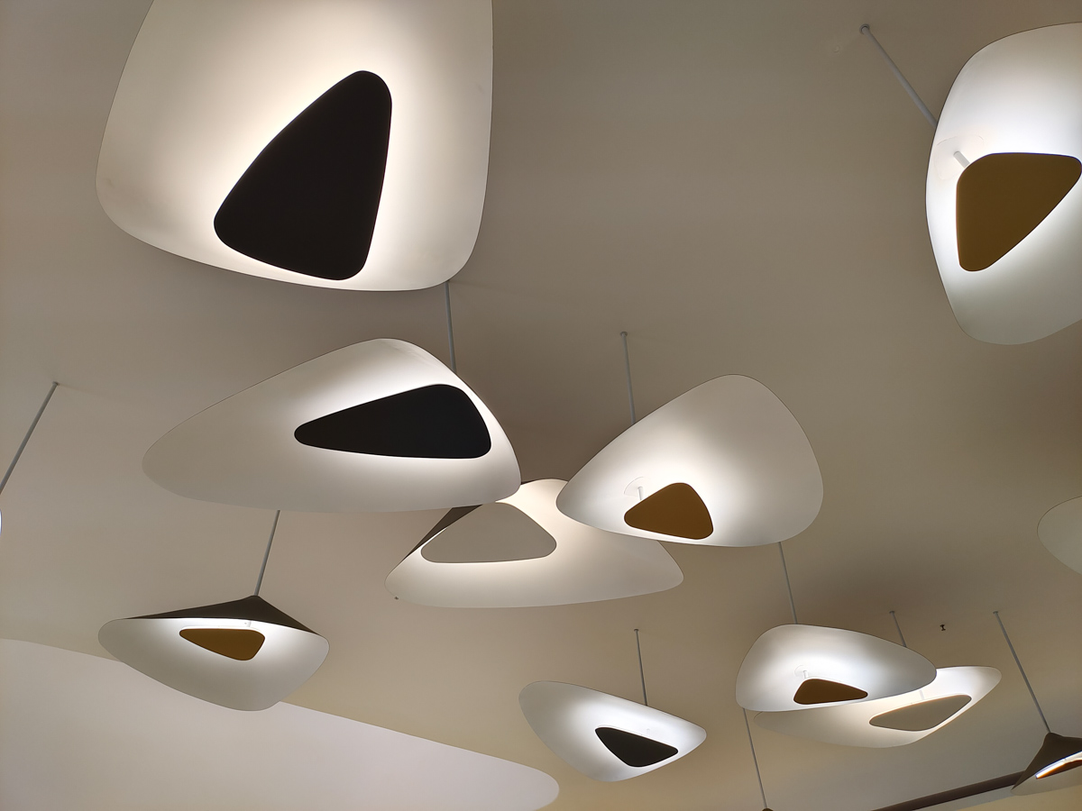 iqoo8燃色配色带壳,iqoo8燃变色