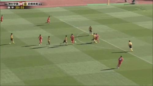 前日本高中冠军,在全国大赛首轮爆冷出局,国脚校友在现场观战