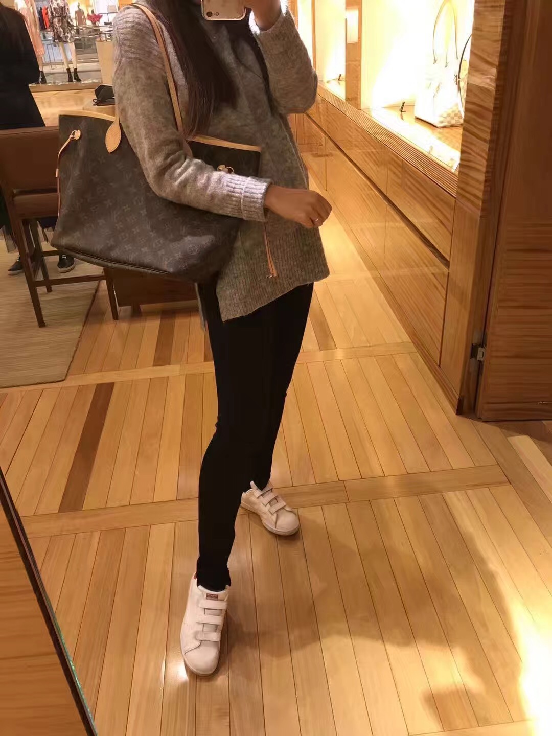 lv购物袋neverfull假的,代购商品发现是假货